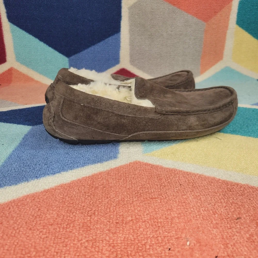 UGG Australia Ascot Suede Slippers Espresso Brown‎ Sheepskin Lined Mens 5775